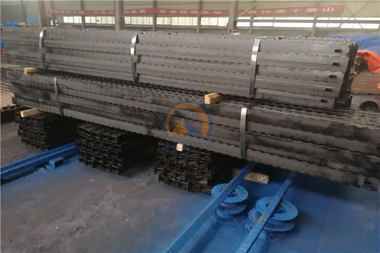 目前，大多数队干有这样的想法：我的工作就是抓进尺、抓产量，我这个月的生产上去了，这个月我的工作就做好了
